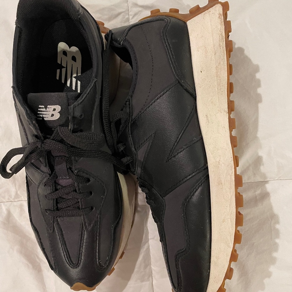 New Balance 327
